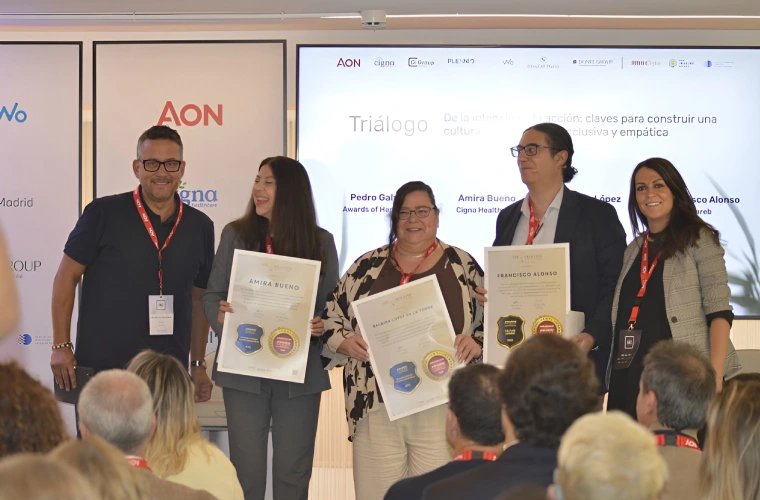Balbina López de la Torre receives the Transformative Leader Woman and Ambassador Awards of Happiness 2025 recognition, granted by RRHH Digital and Awards of Happiness