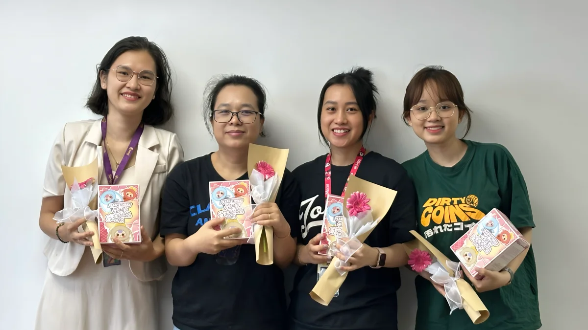 Womens With Gifts